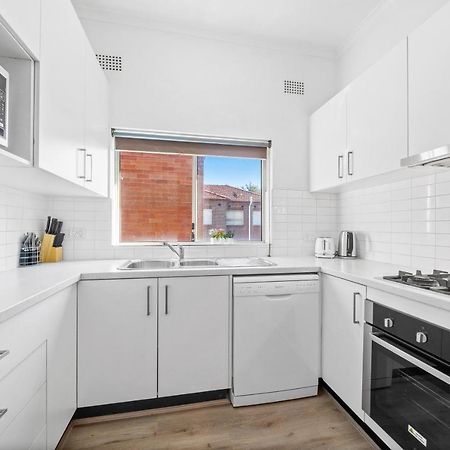 Burwood Newly Renovated 2 Bedroom Apartment Сидней Экстерьер фото