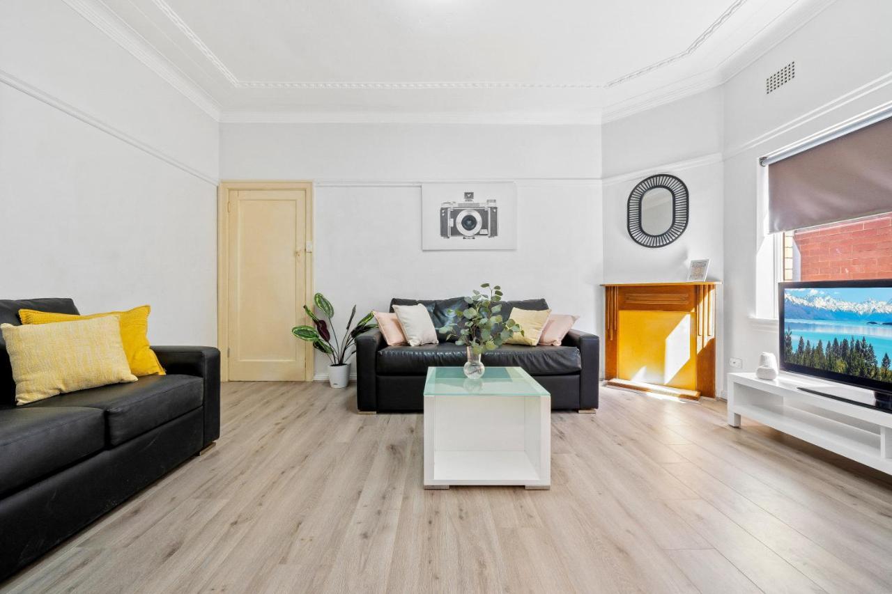Burwood Newly Renovated 2 Bedroom Apartment Сидней Экстерьер фото